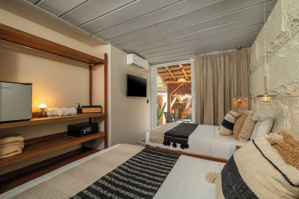 Standard, 2 Double Beds