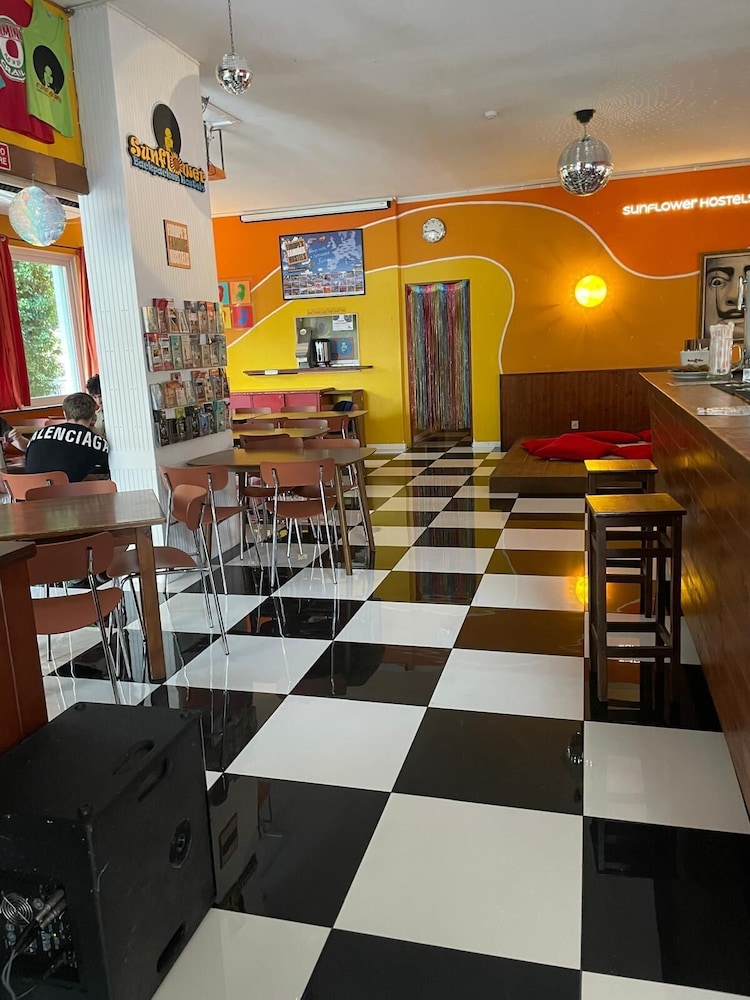 Sunflower Beach Hostel 33/50
