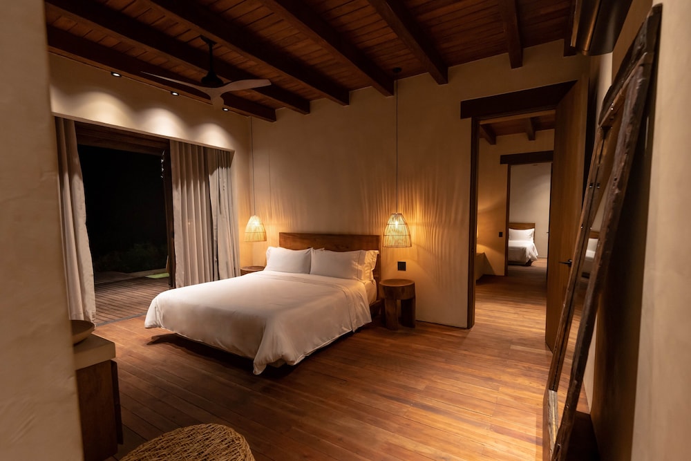 Makani Luxury Wanderlust 24/66