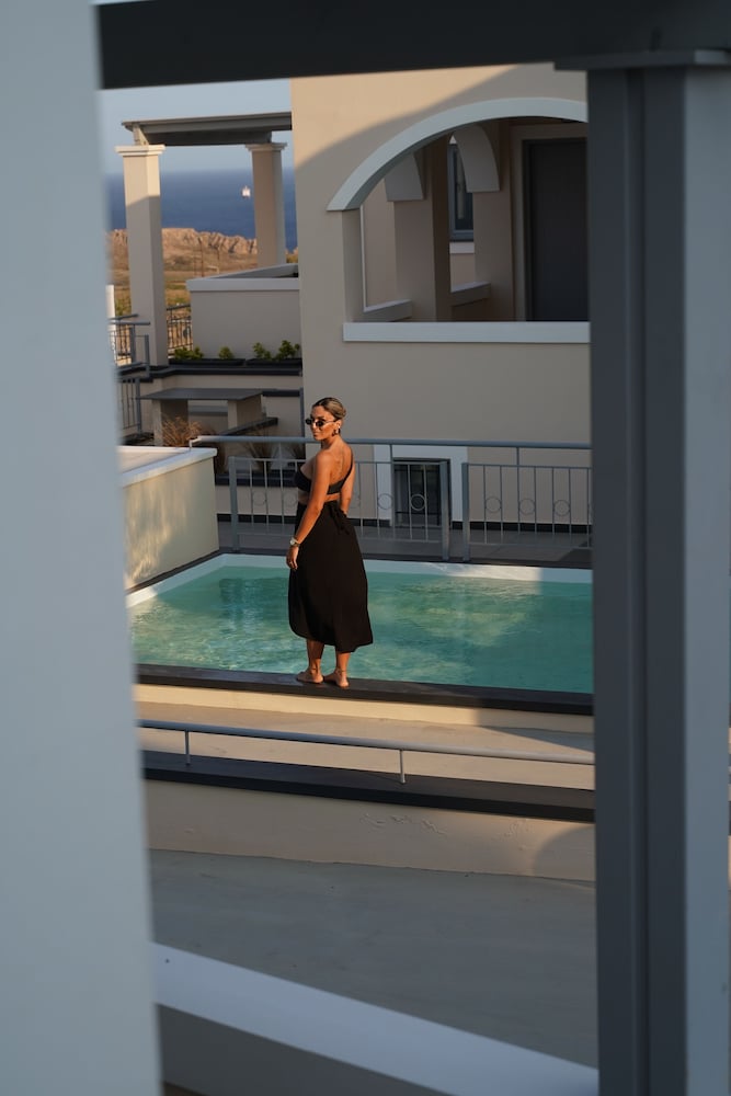 The Noverian Bios Caldera, Sunset Suites 11/58
