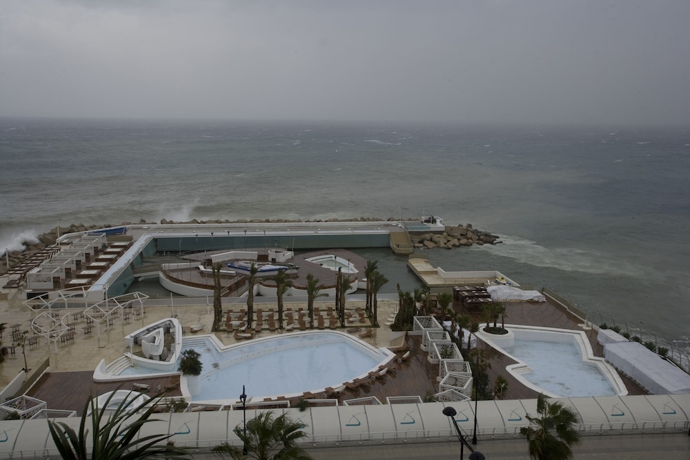 Lahoya Suites 43/50