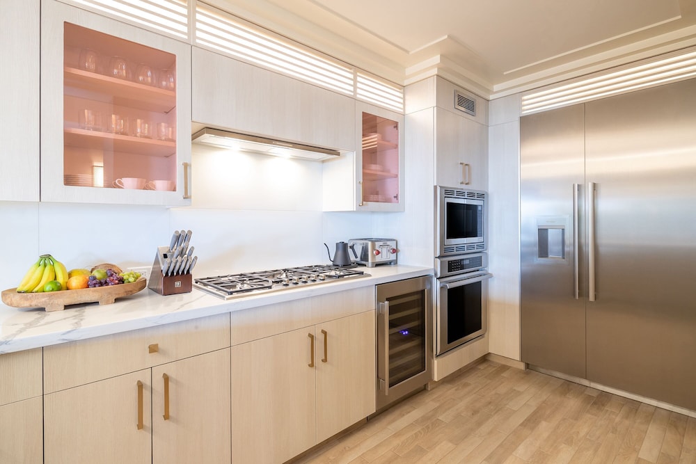 SUITE, MULTIPLE BEDS, BEACH VIEW