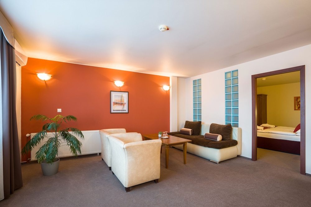 Dixon Congress Hotel 39/63
