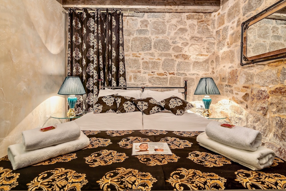 Historic Plaza Varos Split - Adults Only 45/57