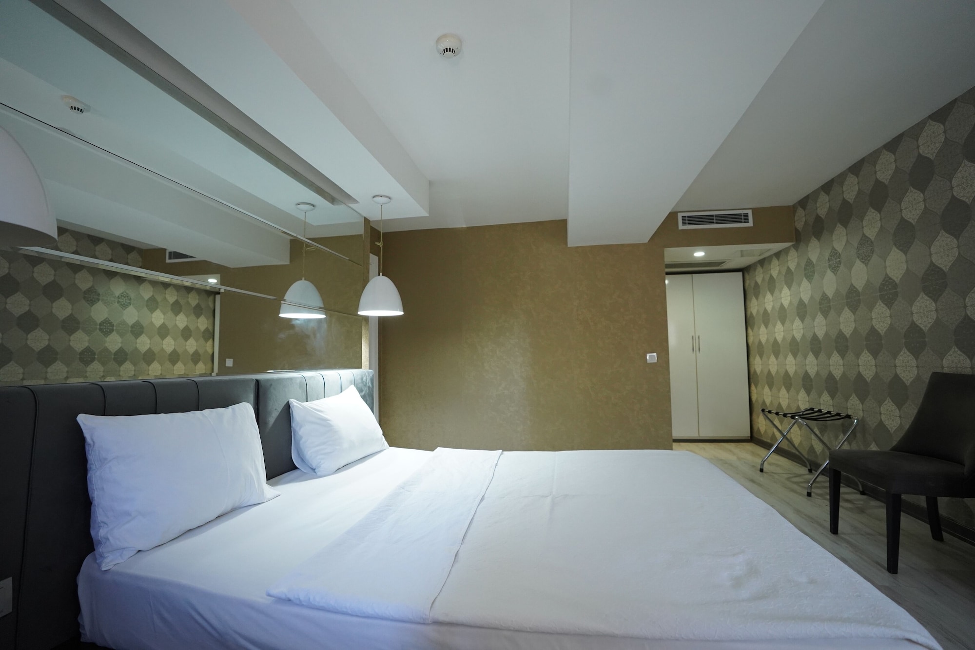 STANDARD, DOUBLE OR TWIN BED