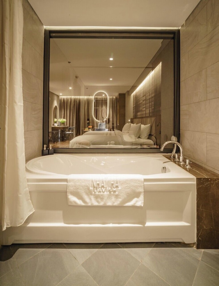 Nhat Ha Lavish Hotel 39/40