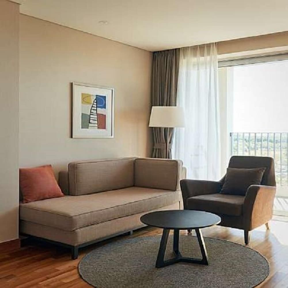Mercure Ambassador Jeju 30/46