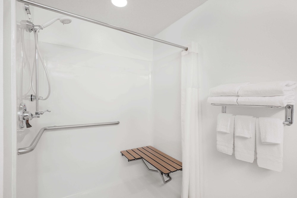 Microtel Inn & Suites By Wyndham Hamburg 9/19