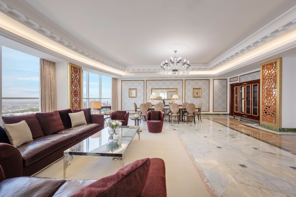 Dusit Hotel And Suites 38/64