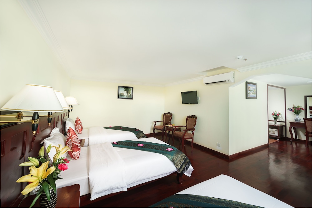 SMILING HOTEL AND SPA 24/50