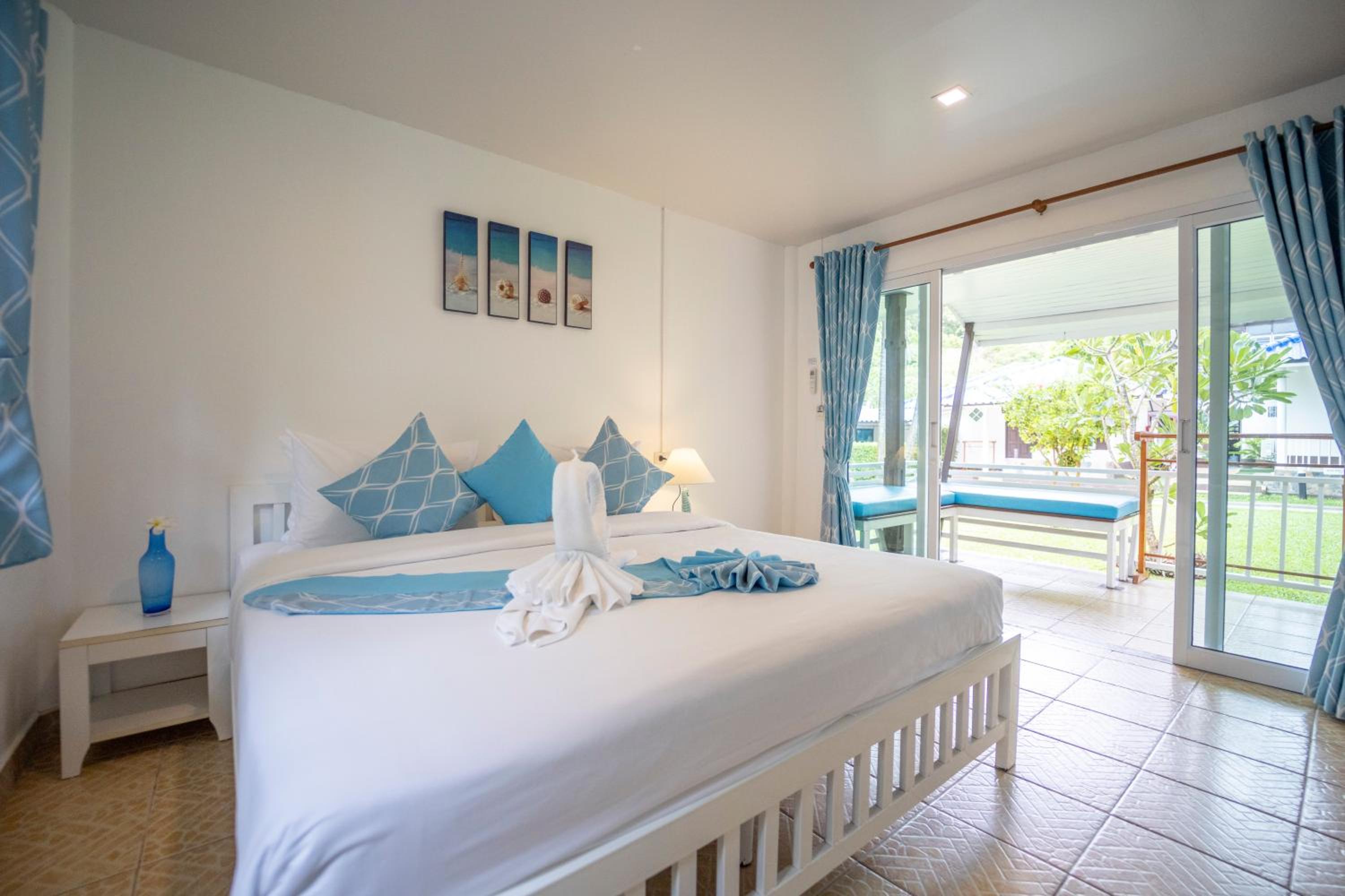 Deluxe, Bungalow, Double Bed, Beach Front
