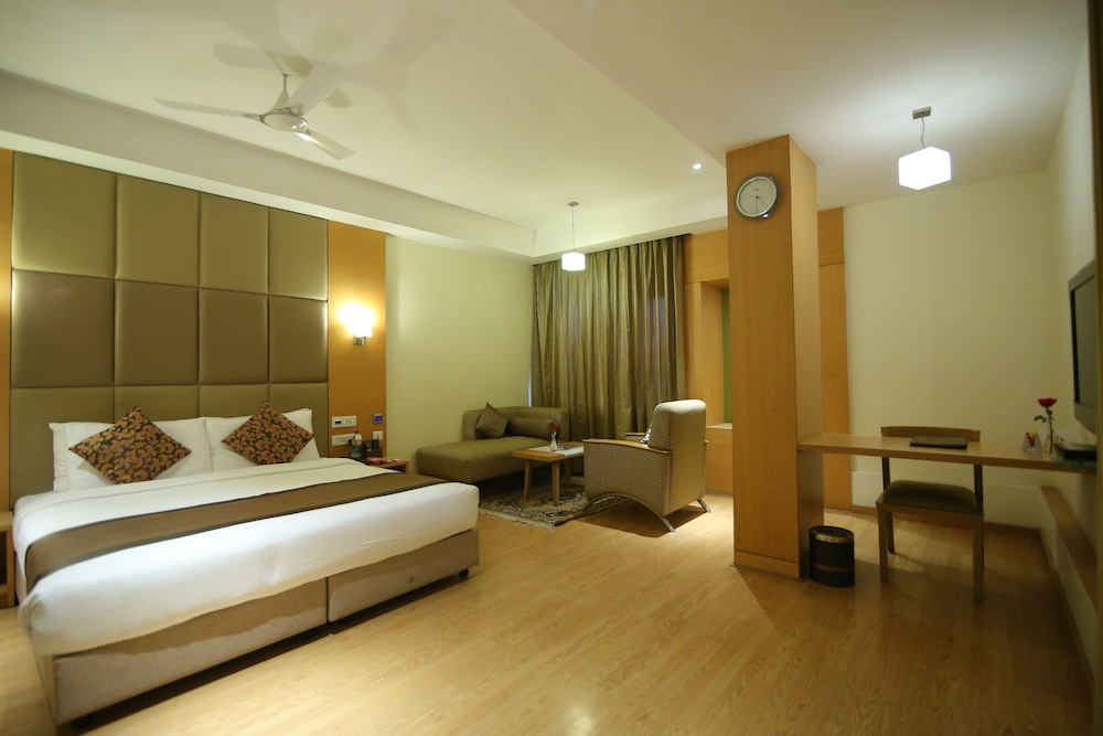 Oyo Premium Suryabagh 13/50