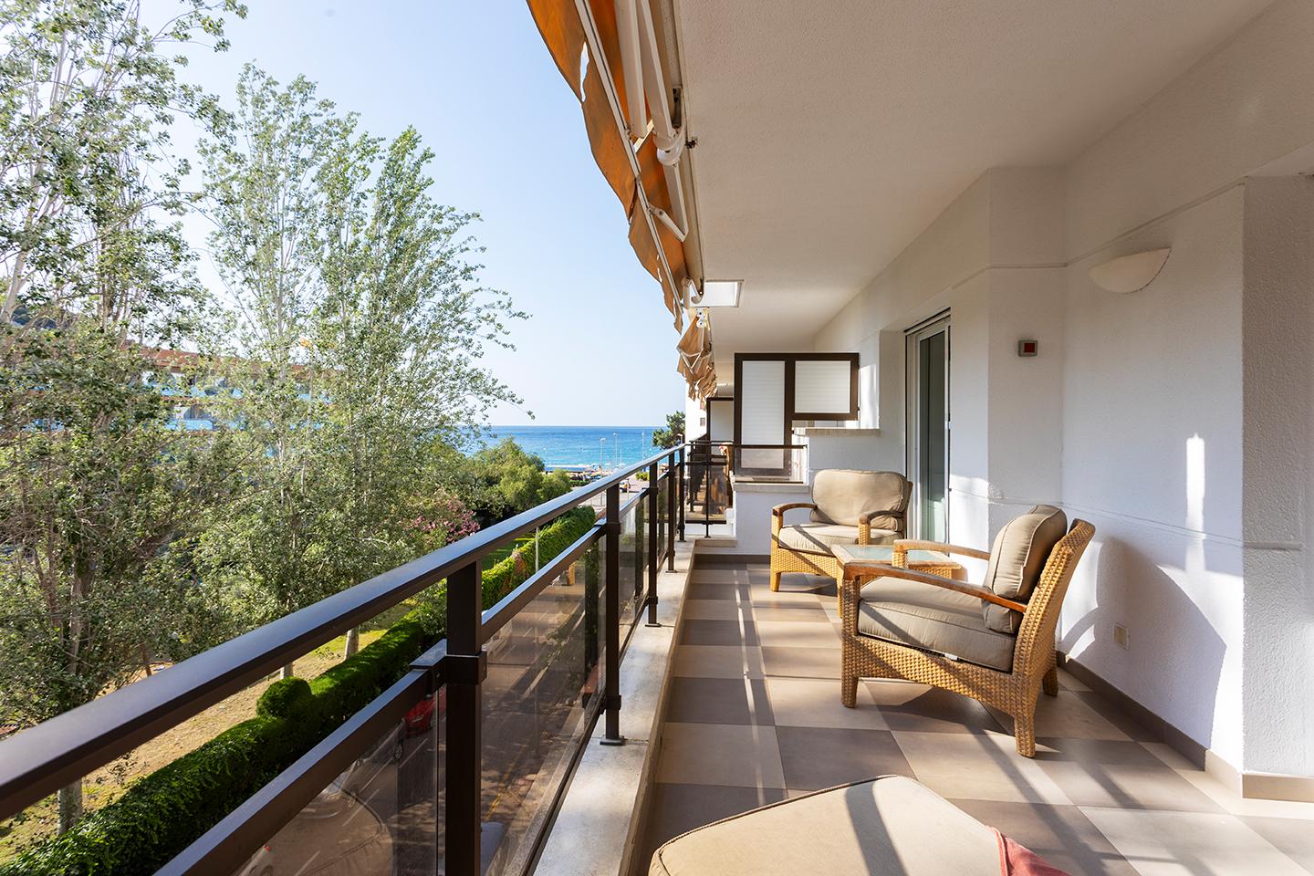 Suites del Mar Fenals 82/100