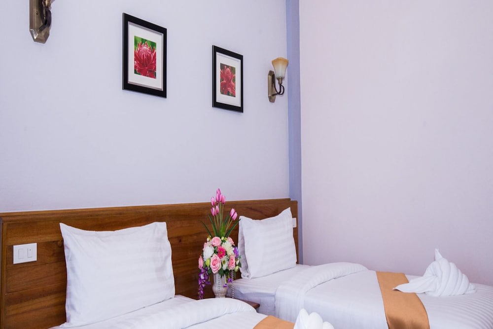 Royal Hill Satun Hotel 9/35