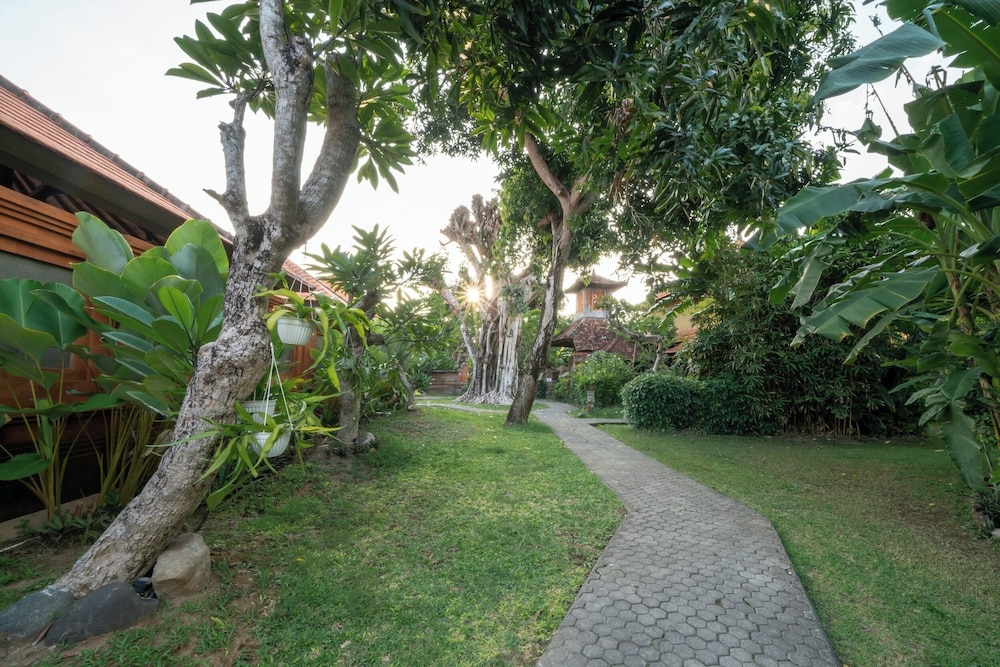 Three Brothers Bungalows & Villas Legian 74/79