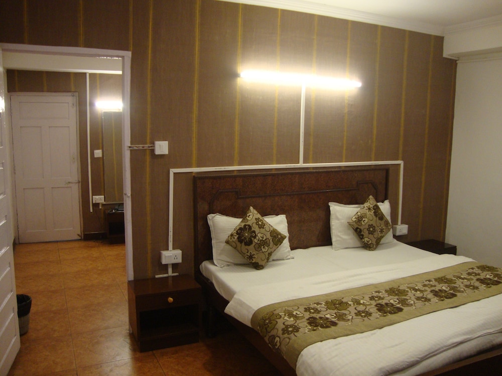 HOTEL HAMERS INTERNATIONAL 8/49