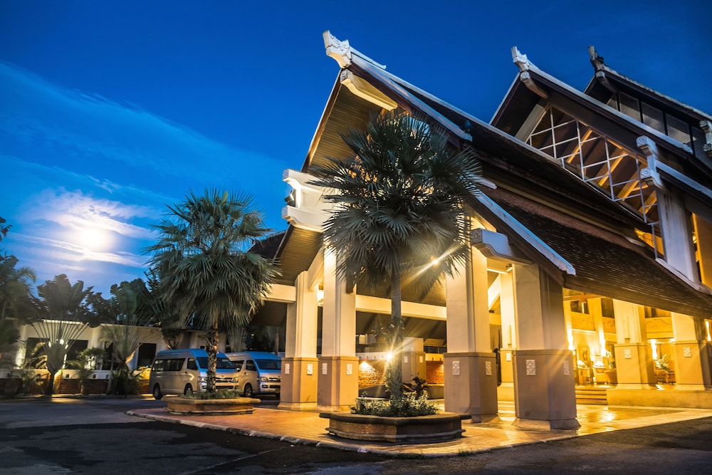 Mission Hills Golf Resort and Spa in Thep Krasattri
