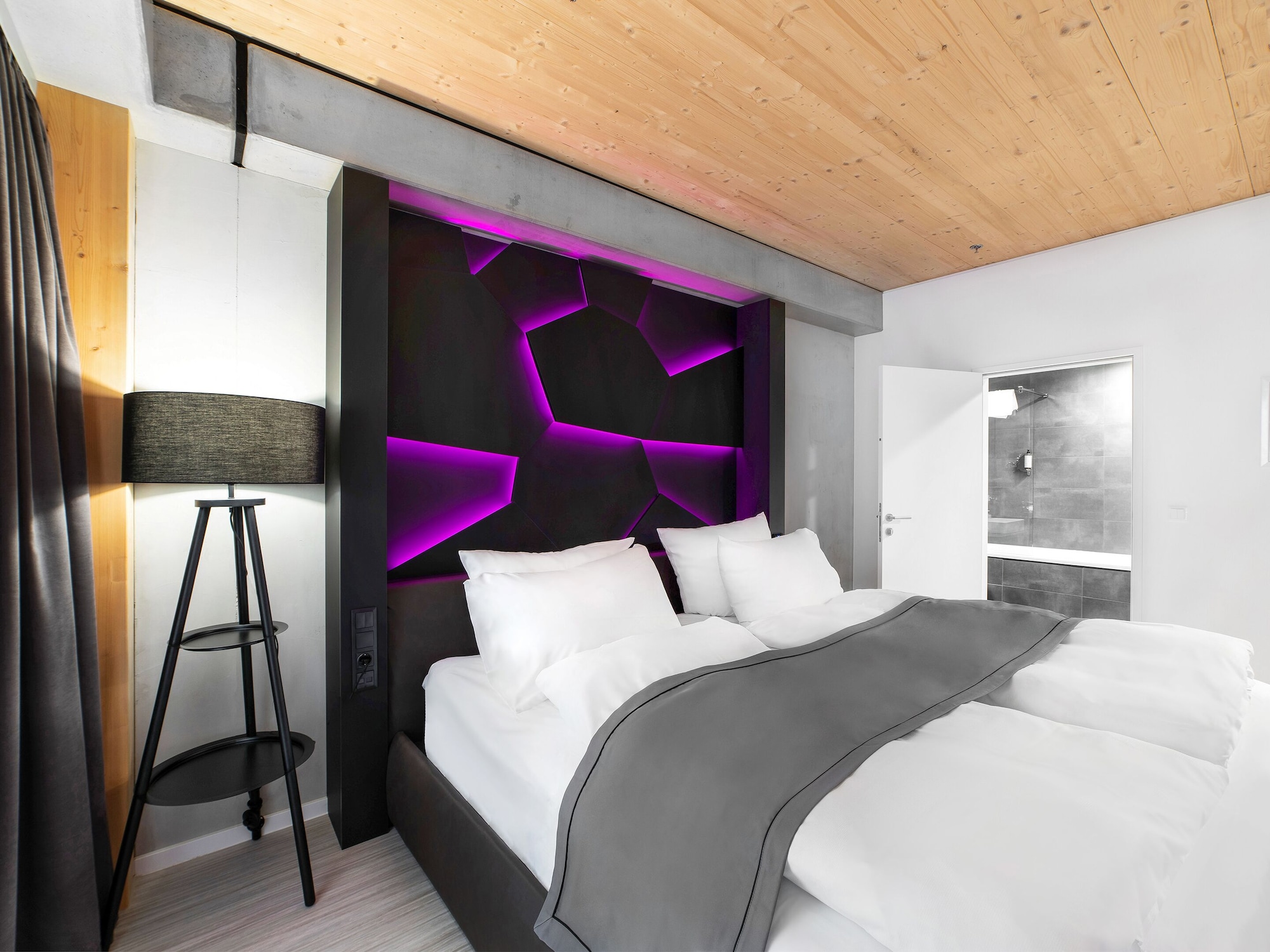 COMFORT, DOUBLE BED, CITY VIEW