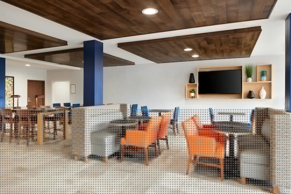 Holiday Inn Express Hotel Suites Salem 34/42