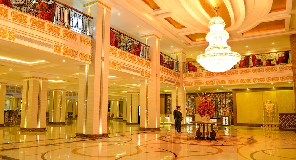 The Grand Kandyan Hotel 10/70