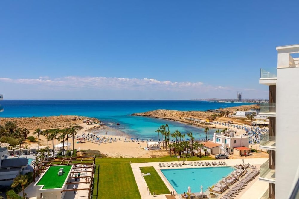 Chrysomare Beach Hotel & Resort 65/68
