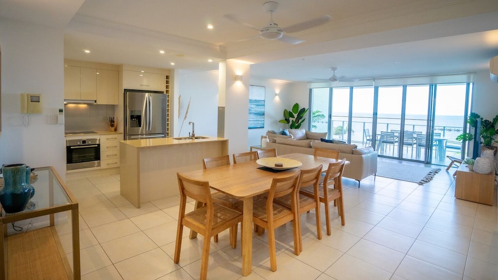 Vue Apartments Trinity Beach 39/50