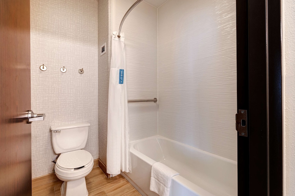 Hampton Inn Suites Galveston 23/68