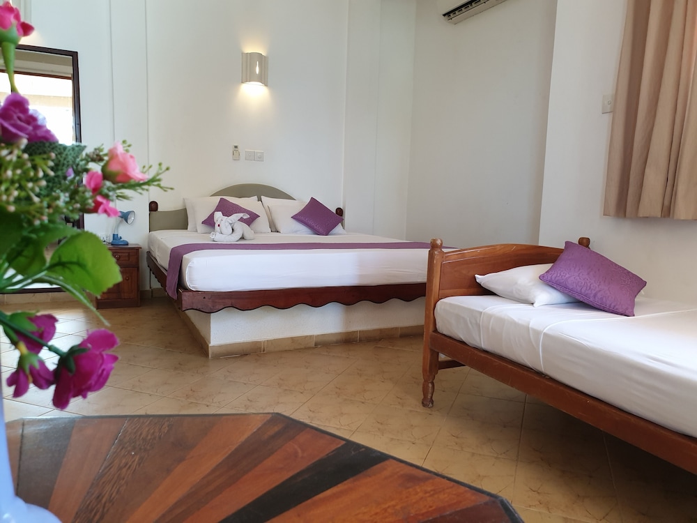 Oasey Beach Hotel 27/69