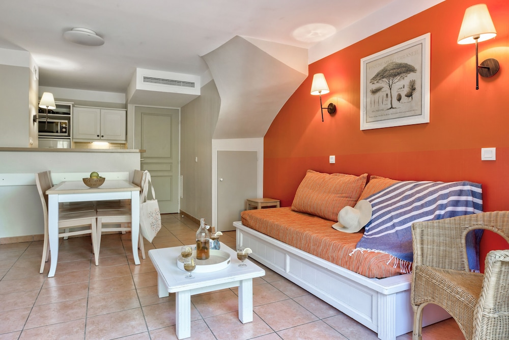RESIDENCE PIERRE AND VACANCES LE HAMEAU DE LA PINÈDE 52/74