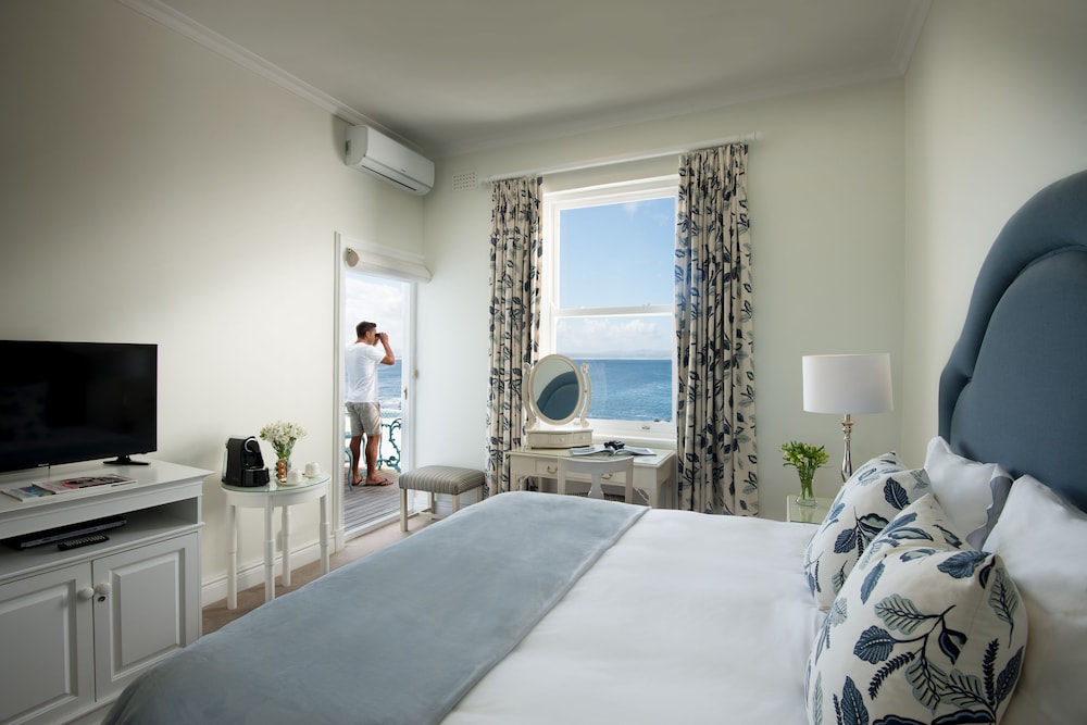 The Marine Hermanus 17/91