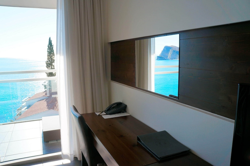 Avala Resort and Villas 50/50