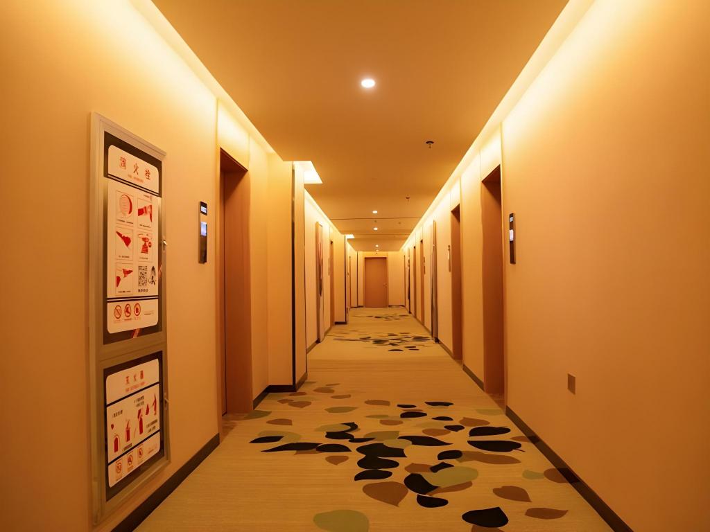GreenTree Inn Pingliang Jinding Times Square 20/23