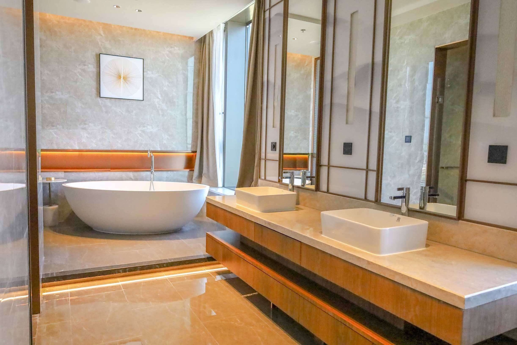 EXECUTIVE, SUITE