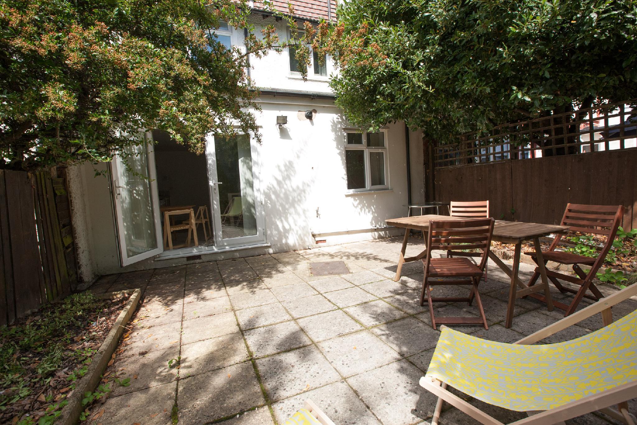 Tooting Rooms & Studio by PrimeCityHosts 9/10