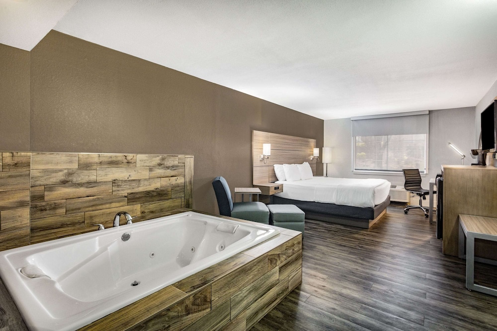 La Quinta Inn & Suites by Wyndham Joplin 17/56