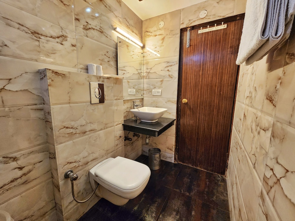 Hotel Surya 48/50