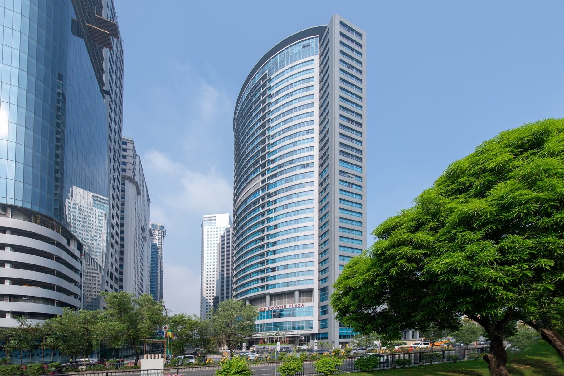 Crowne Plaza Galleria Manila 72/80
