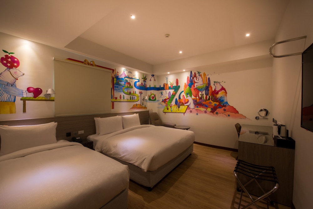 Legend Hotel Pier 2 26/66