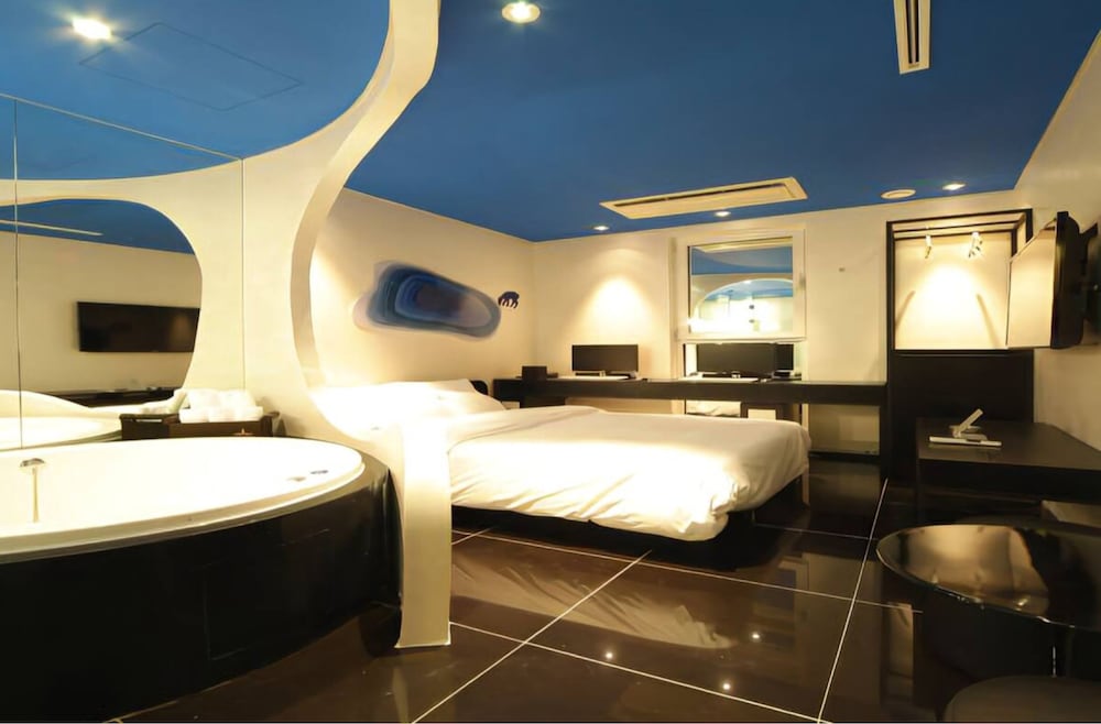 Hotel Star The Masterpiece Suite 10/28