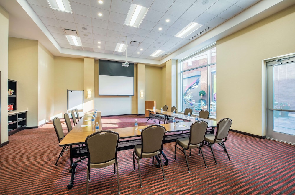 Hyatt Place Cleveland Westlake Crocker Park 64/66