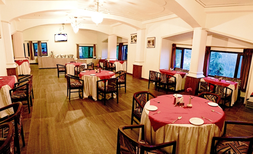 Whistling Pines Resort 38/50