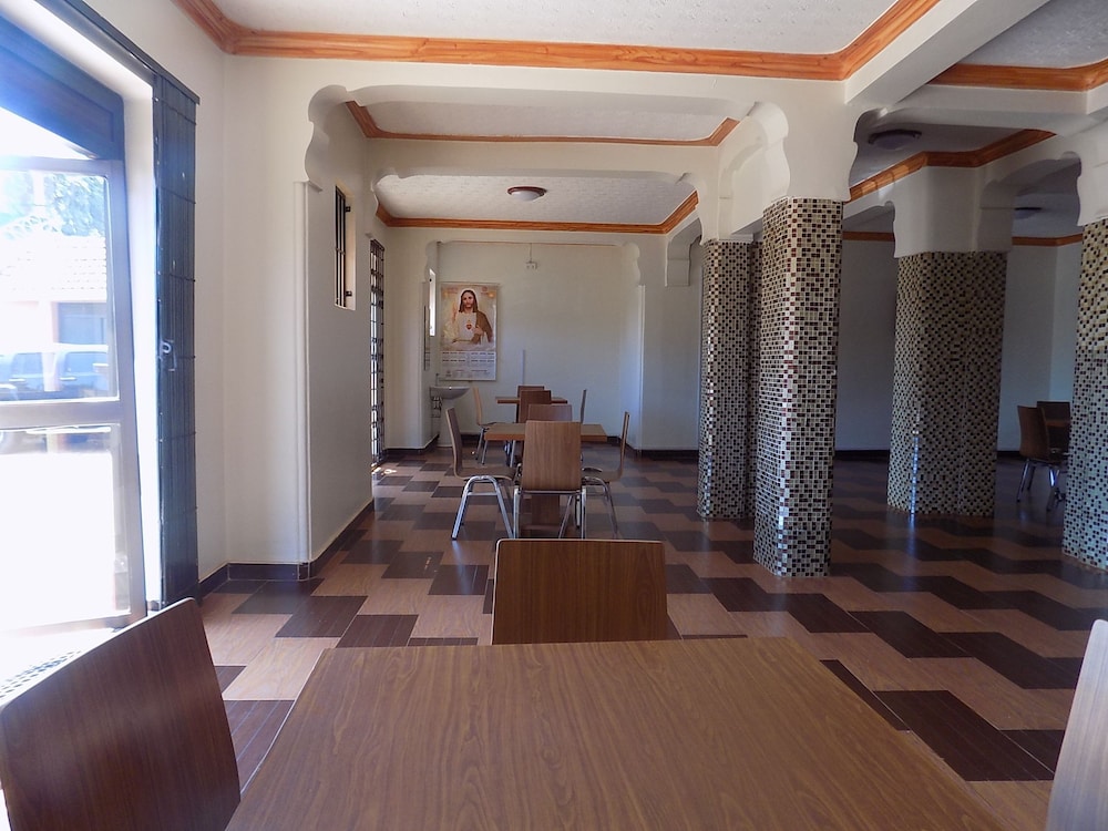 Olina Hotel And Apartments 30/38