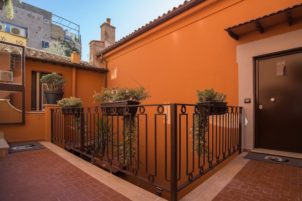 Navona Essence Hotel 6/67
