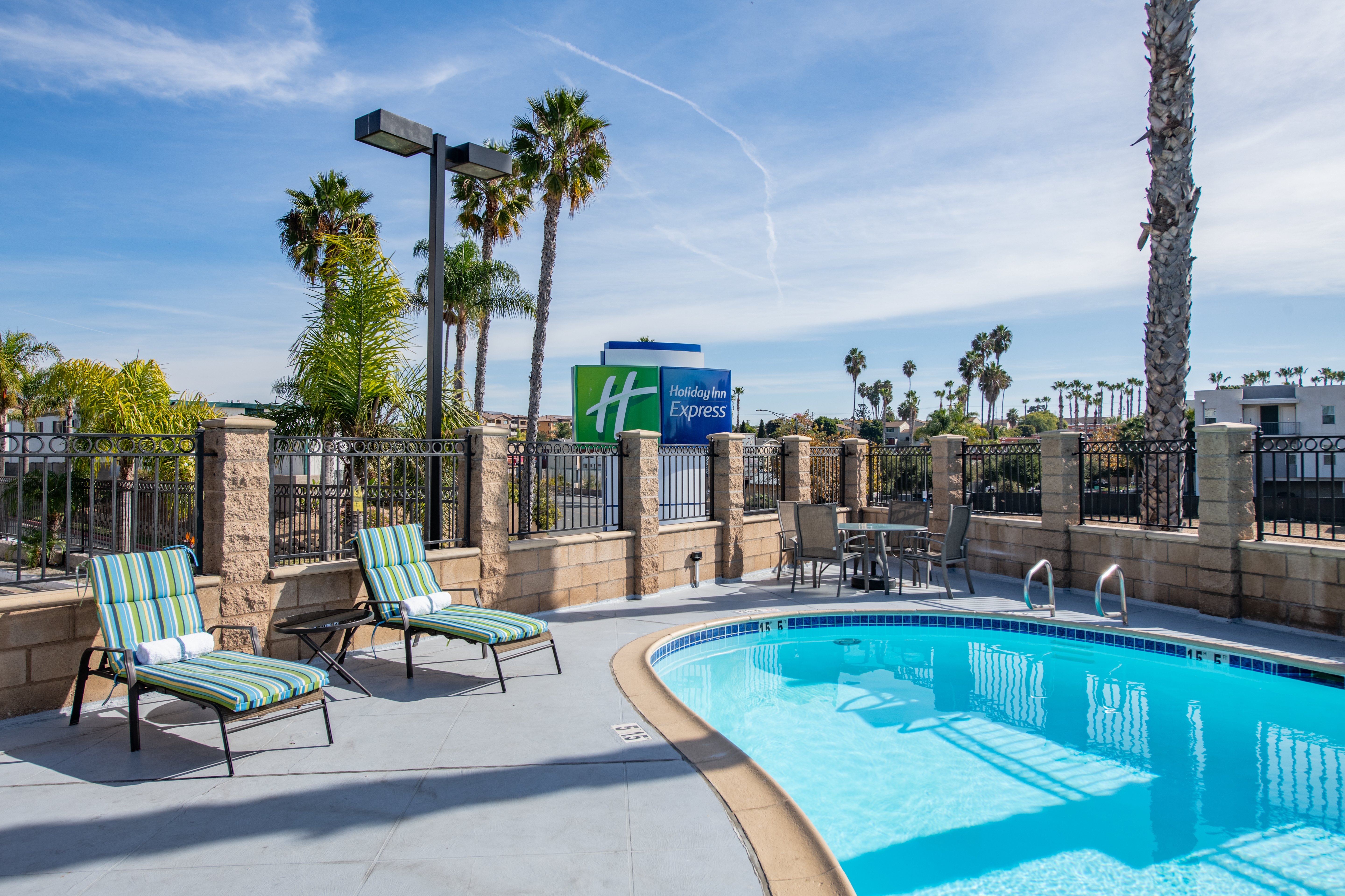Holiday Inn Express San Diego South National City 69/73