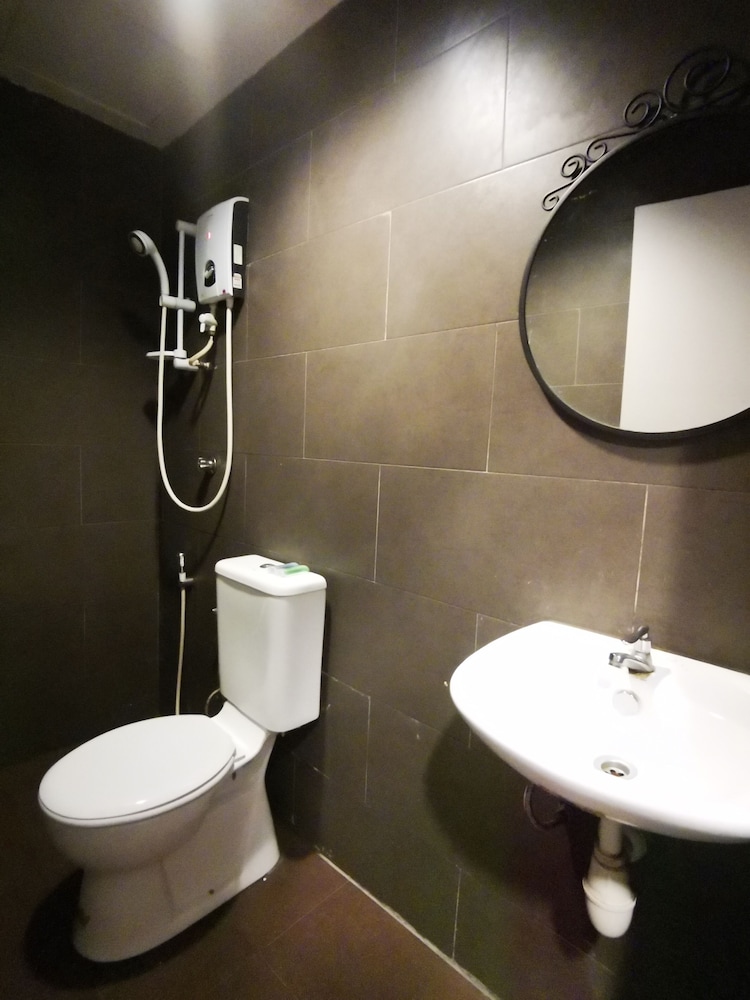 Clover Hotel 34/37