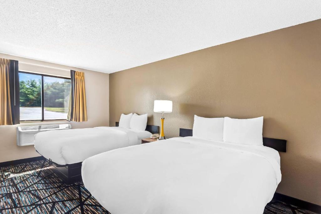Room, 2 Queen Beds, Quality Inn & Suites Howe - Sturgis 2/2