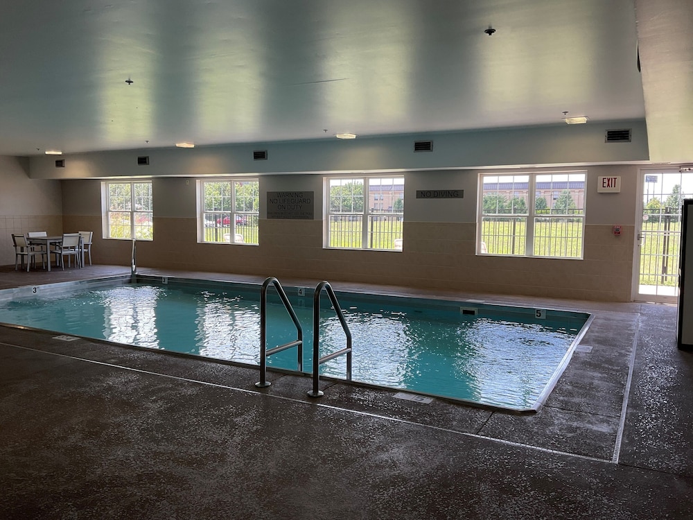 Country Inn & Suites by Radisson, Marion 5/64