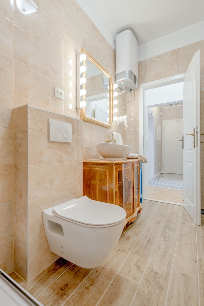 Le Monde Luxury Accommodation 60/63