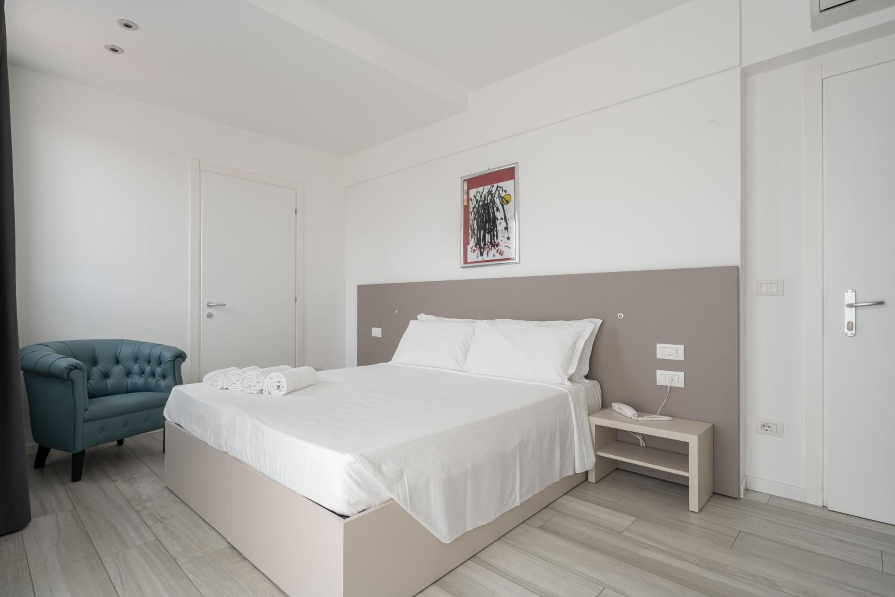 Deluxe, Double Bed, Side Sea View، Hotel Boston 10/10