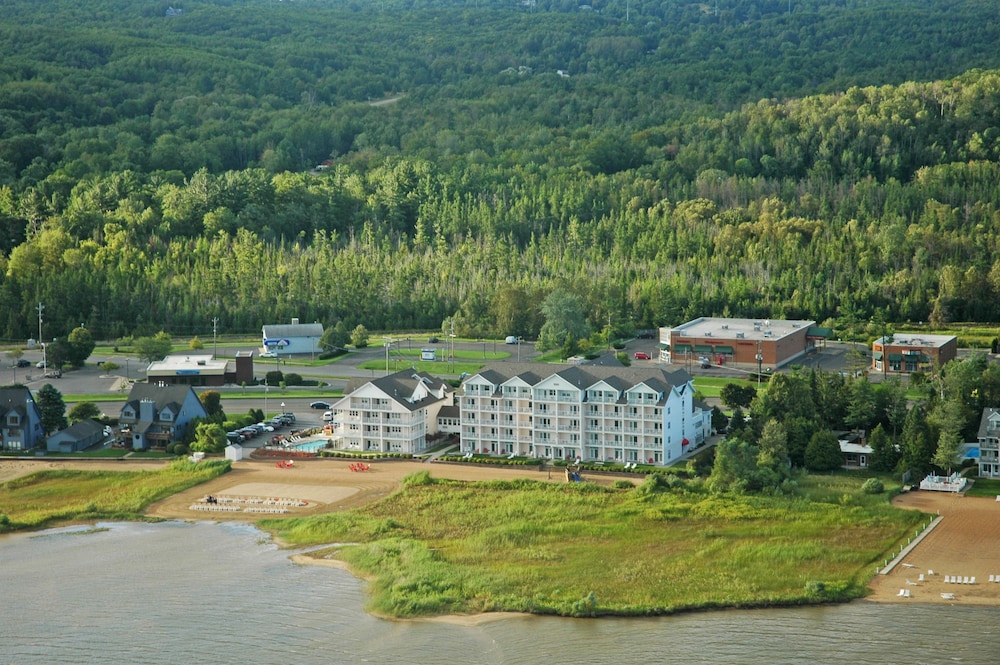 Cherry Tree Inn & Suites 40/51